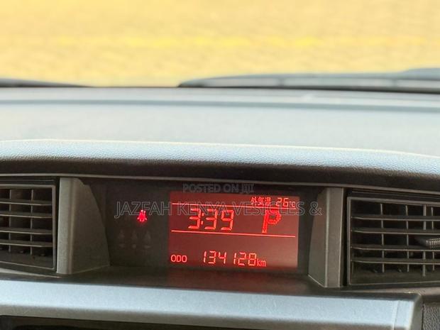 Toyota Tank 1.0 FWD 2018 Silver