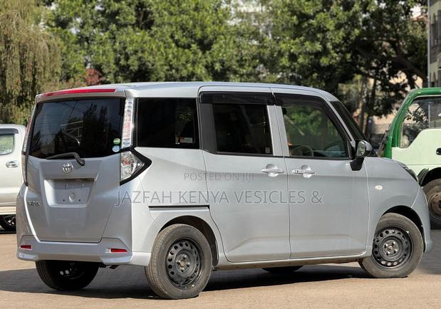 Toyota Tank 1.0 FWD 2018 Silver