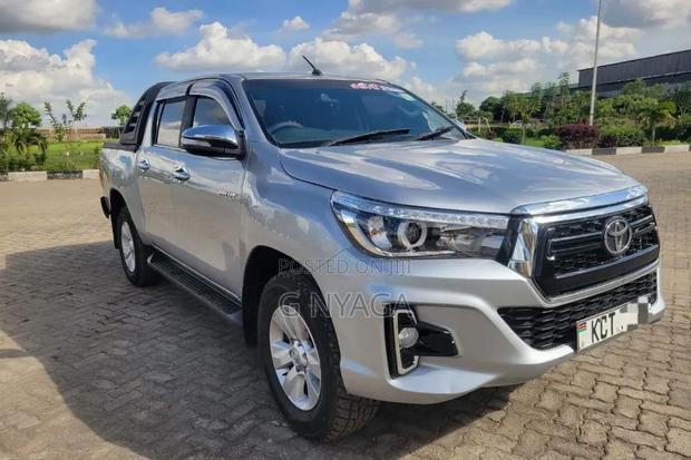 Toyota Hilux 2015 Silver