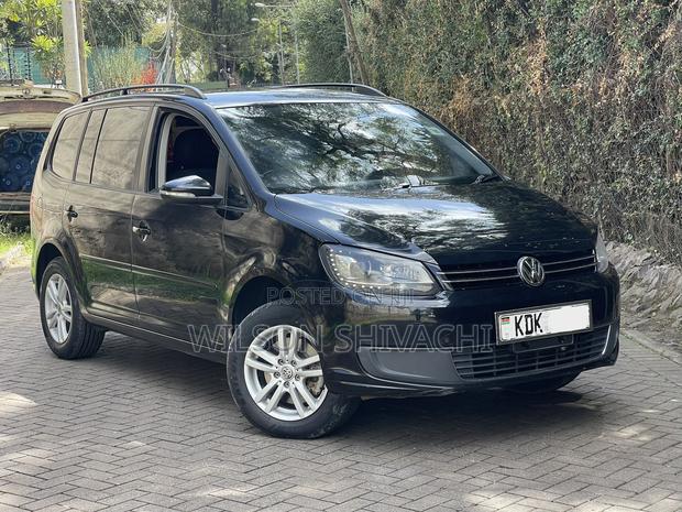 Volkswagen Touran 2015 Black