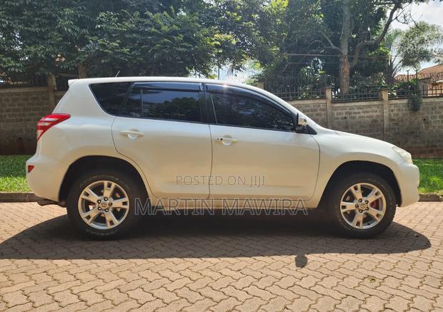 Toyota RAV4 2011 White