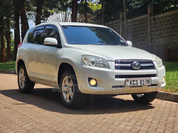 Toyota RAV4 2011 White