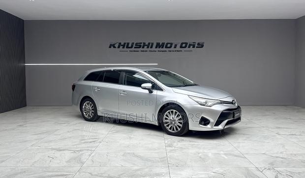 Toyota Avensis 2018 Silver