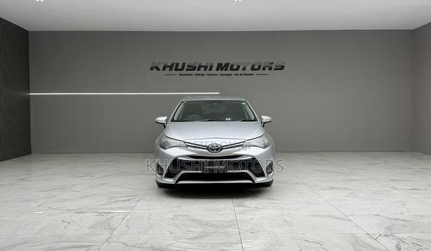 Toyota Avensis 2018 Silver