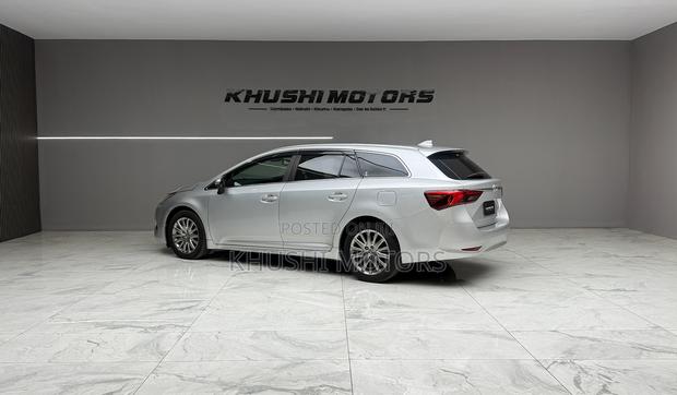 Toyota Avensis 2018 Silver