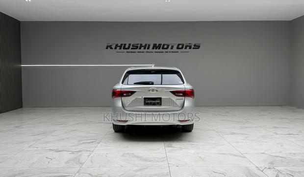 Toyota Avensis 2018 Silver