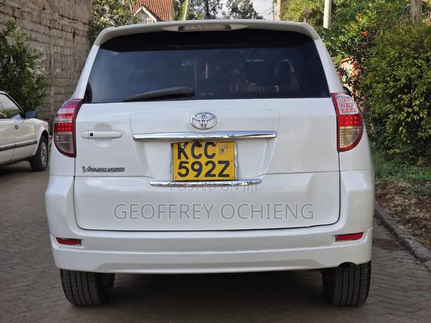 Toyota Vanguard 2008 White