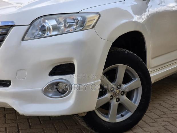 Toyota Vanguard 2008 White