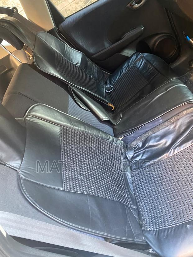 Honda Fit Automatic 2011 Silver
