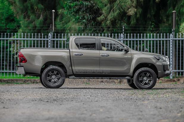 Toyota Hilux 2021 Green