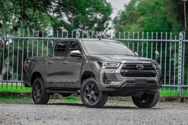 Toyota Hilux 2021 Green