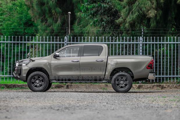 Toyota Hilux 2021 Green