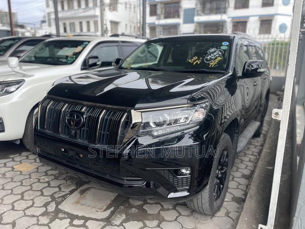 Toyota Land Cruiser Prado 2.8 2022 Black