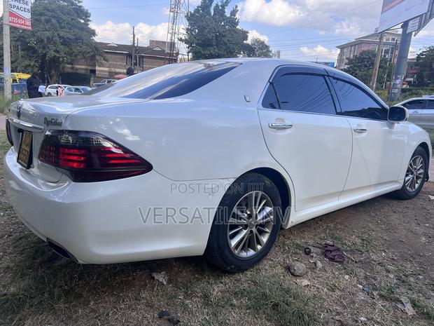 Toyota Crown 2012 Beige