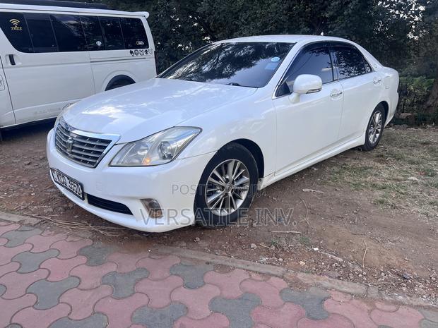 Toyota Crown 2012 Beige