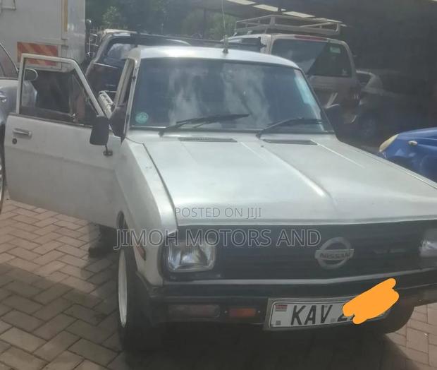 Nissan Hardbody 2009 White