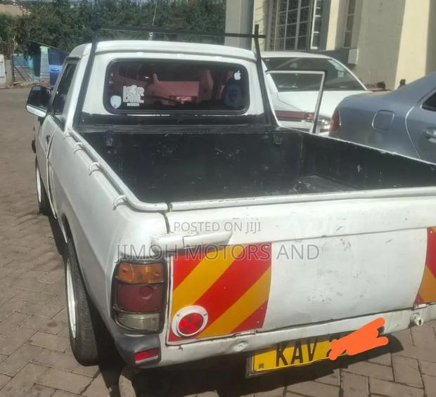 Nissan Hardbody 2009 White
