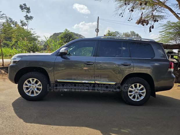 Toyota Land Cruiser 4.5 V8 VXR 2020 Gray