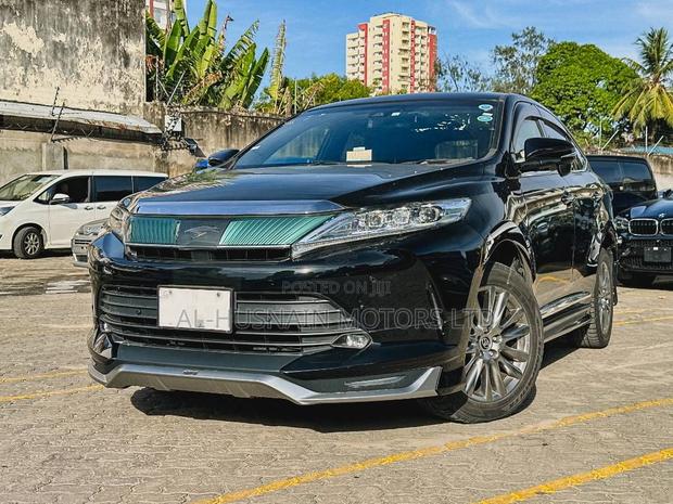 Toyota Harrier 2.0 2018 Black