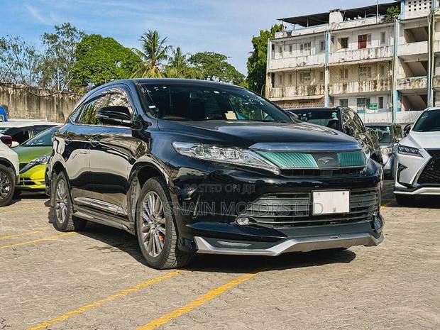 Toyota Harrier 2.0 2018 Black