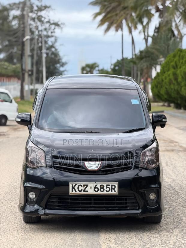 Toyota Noah 2012 Black
