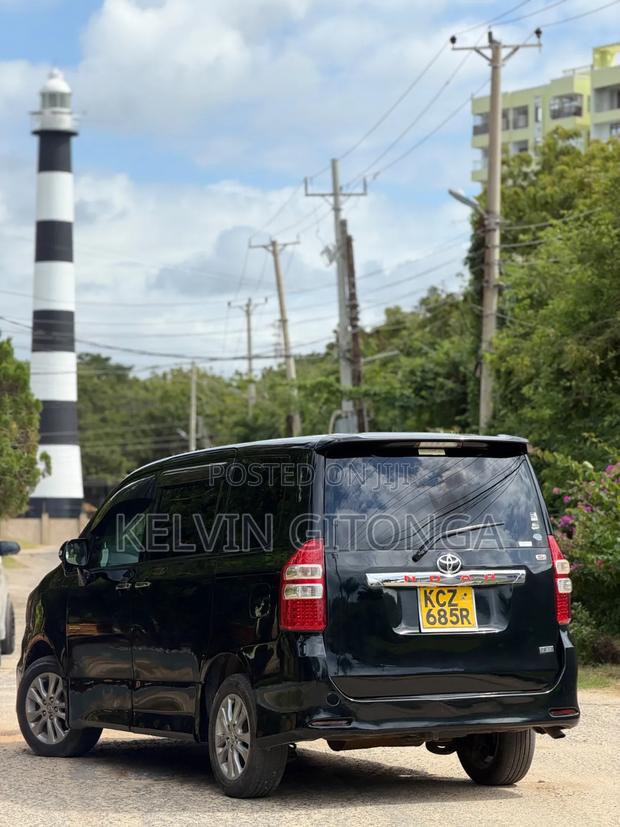 Toyota Noah 2012 Black