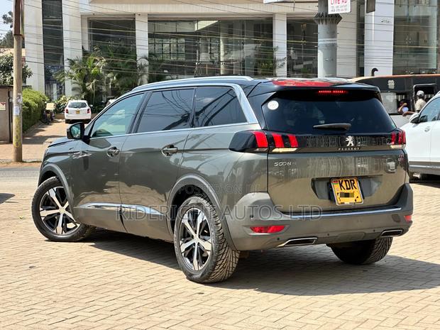 Peugeot 5008 2.0 BlueHDi 150 GT Line 2018 Green