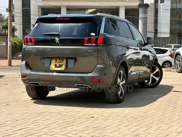 Peugeot 5008 2.0 BlueHDi 150 GT Line 2018 Green