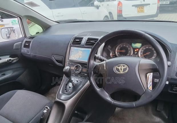 Toyota Auris 2010 White