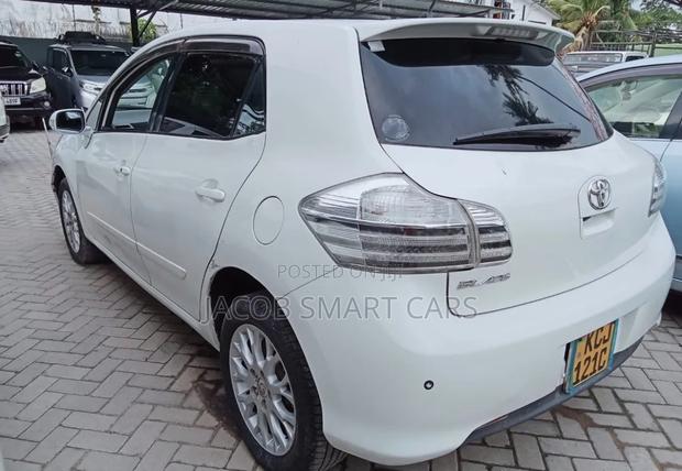 Toyota Auris 2010 White