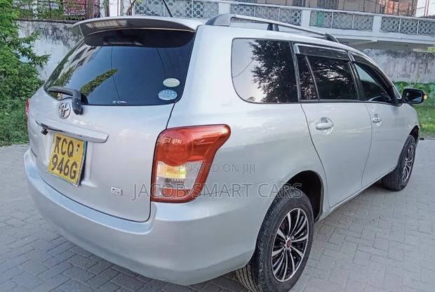 Toyota Corolla Fielder 2010 Silver