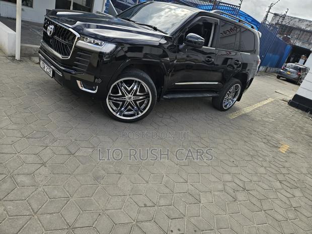 Toyota Land Cruiser 2016 Black