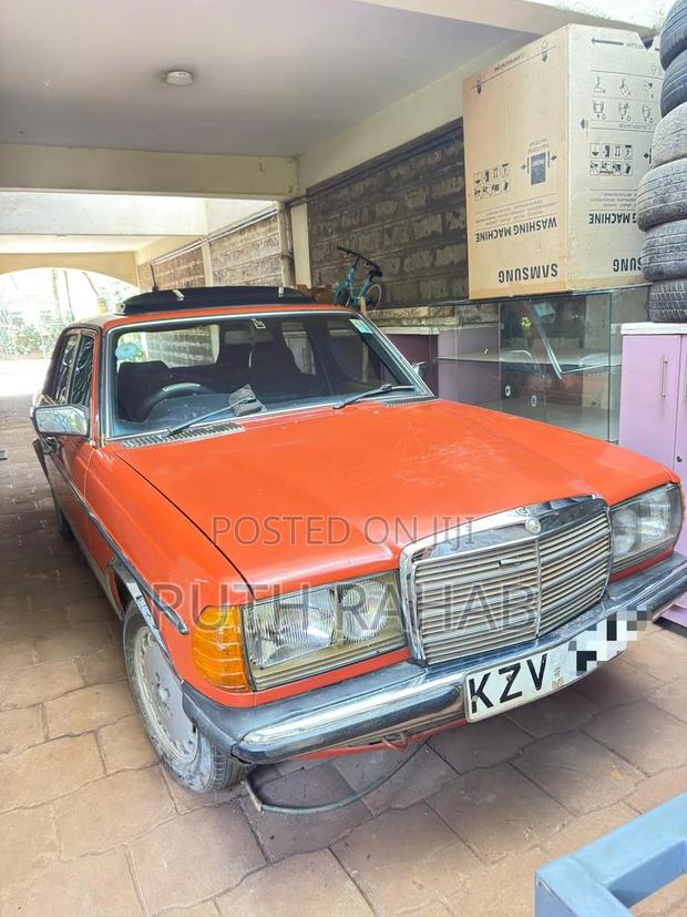 Mercedes-Benz 230E 1982 Orange