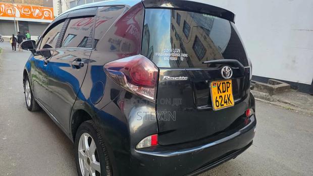 Toyota Ractis 2017 Black