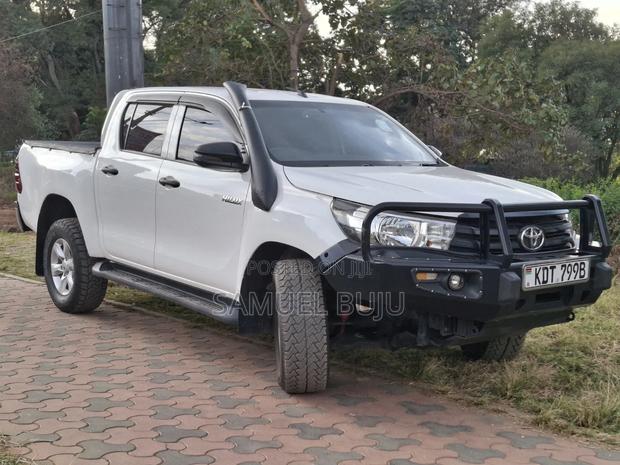 Toyota Hilux 2020 White
