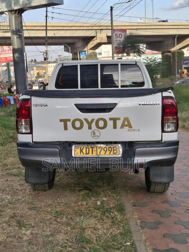 Toyota Hilux 2020 White