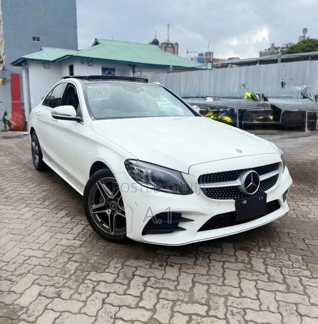 Mercedes-Benz C200 2019 Pearl
