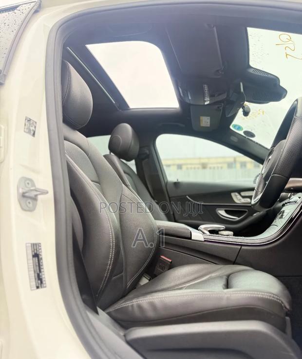 Mercedes-Benz C200 2019 Pearl
