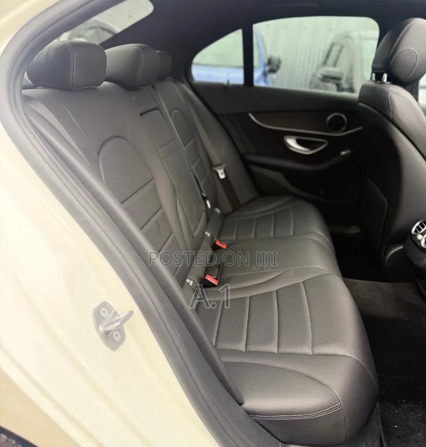 Mercedes-Benz C200 2019 Pearl
