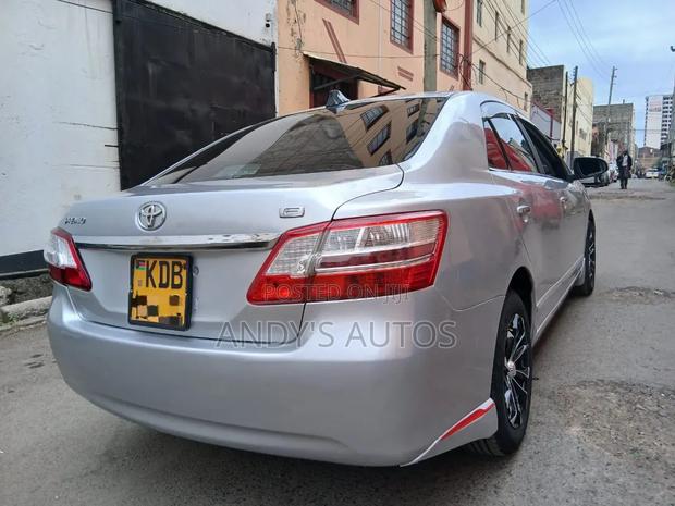 Toyota Premio 2013 Silver