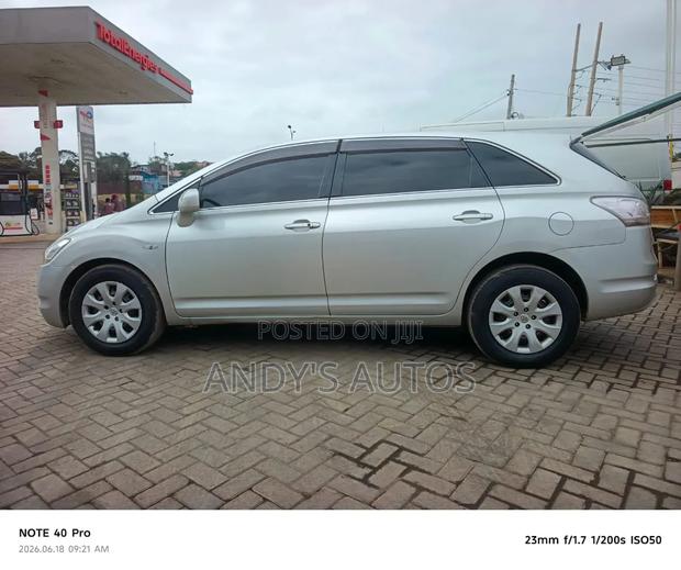 Toyota Mark X Zio 2009 Silver
