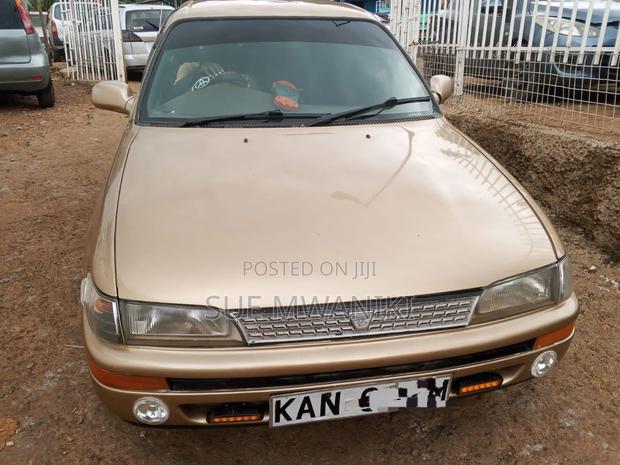 Toyota Corolla II 1999 Gold