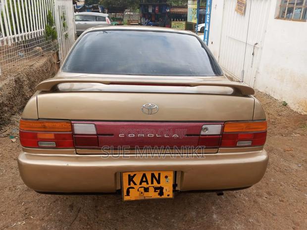 Toyota Corolla II 1999 Gold
