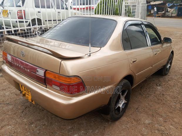 Toyota Corolla II 1999 Gold