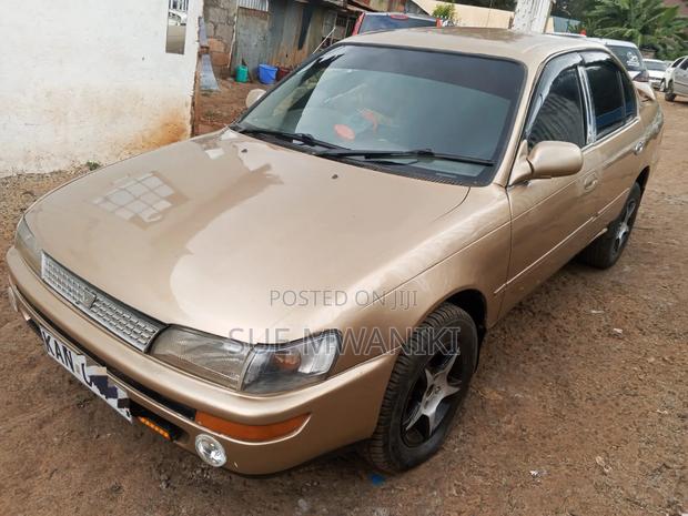 Toyota Corolla II 1999 Gold