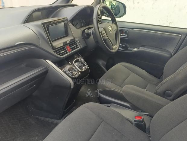 Toyota Esquire 2019 Brown