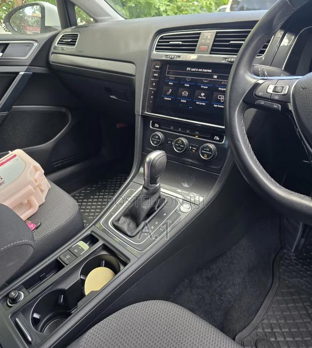 Volkswagen Golf 2019 White