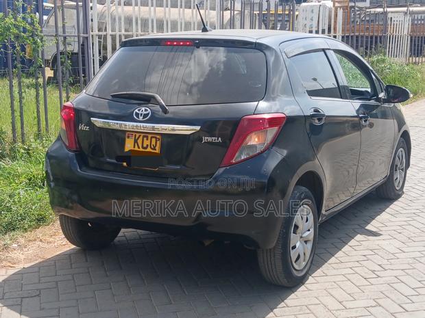 Toyota Vitz 2011 Black