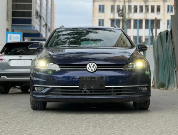 Volkswagen Golf 2019 Blue