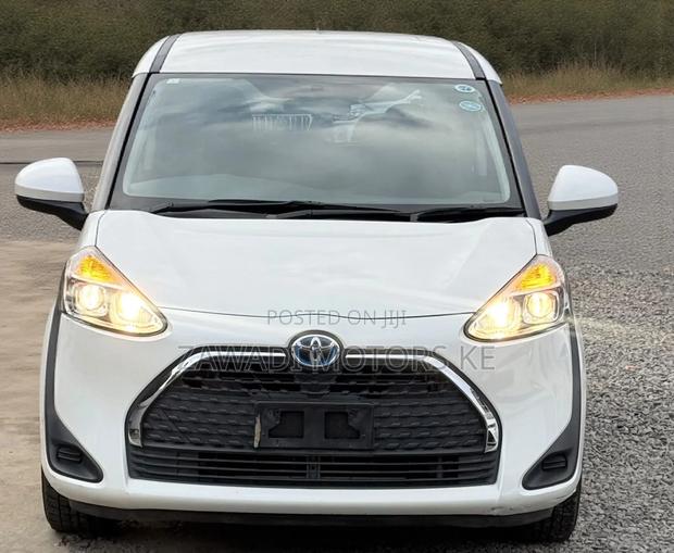 Toyota Sienta 2019 White